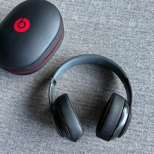 BEATS BY DRE Studio 2.0 Over-Ear Headphones